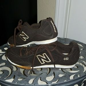 Chocolate Brown New Balance 442